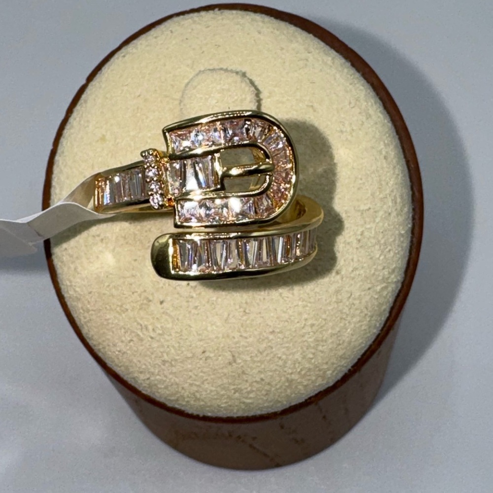 14kt Baguette Buckle Ring - Picture 5 of 10